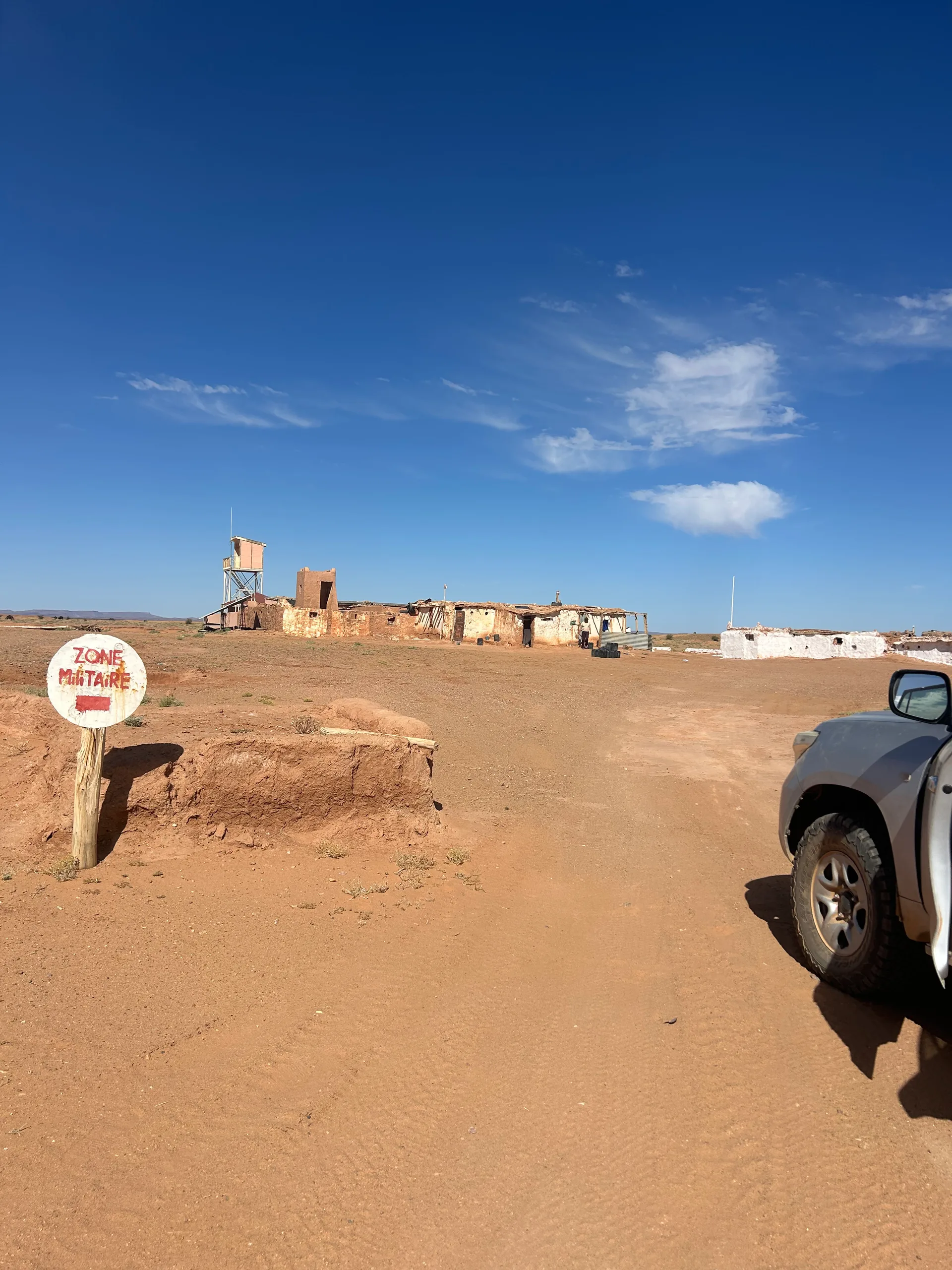 Zone militaire — pistes oubliées du Sahara