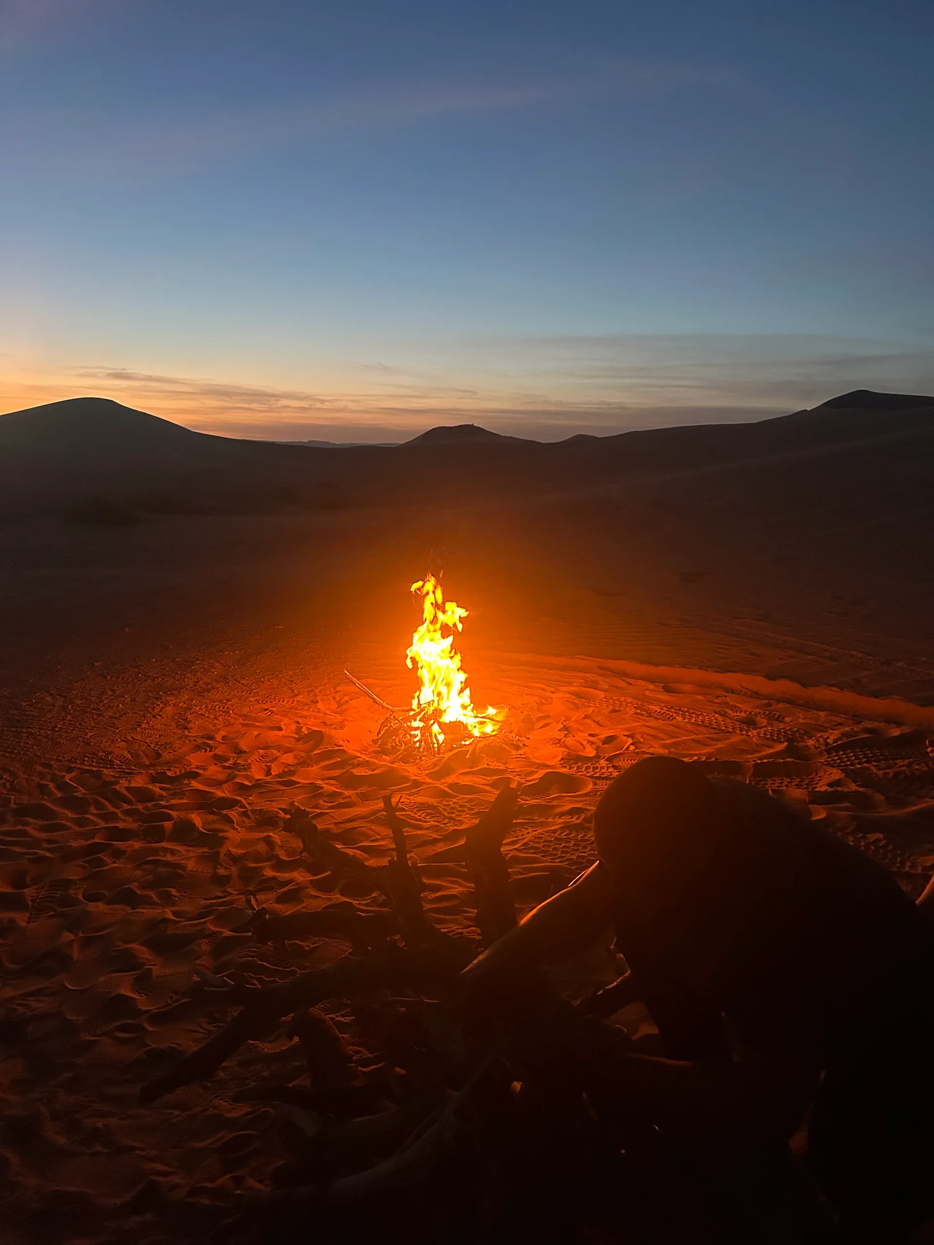 Feu de camp dans les dunes